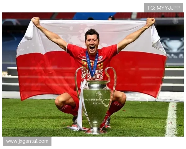 莱万的足球传奇之路：从小镇少年到世界顶级前锋的辉煌历程