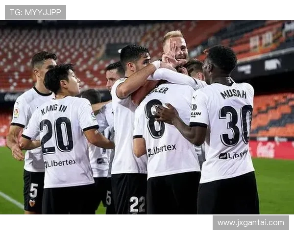 成都网球队以69分领跑冠军赛积分榜展现强劲实力与团队合作精神